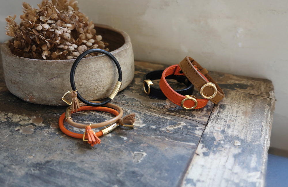 Our fashion accessories add a touch of elegance to your everyday life. These refined pieces, in leather and noble fabrics, are designed to last.