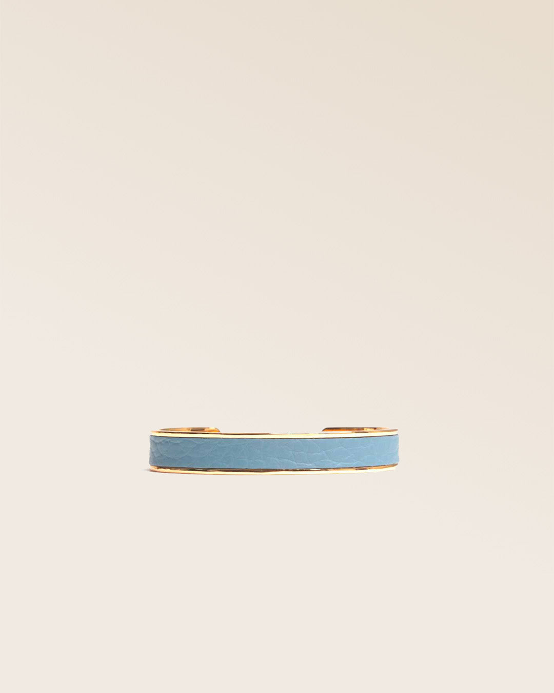 Our Pacôme bracelet in cobalt-blue vicuña-style leather and gold accessory, seen from the front in the studio.