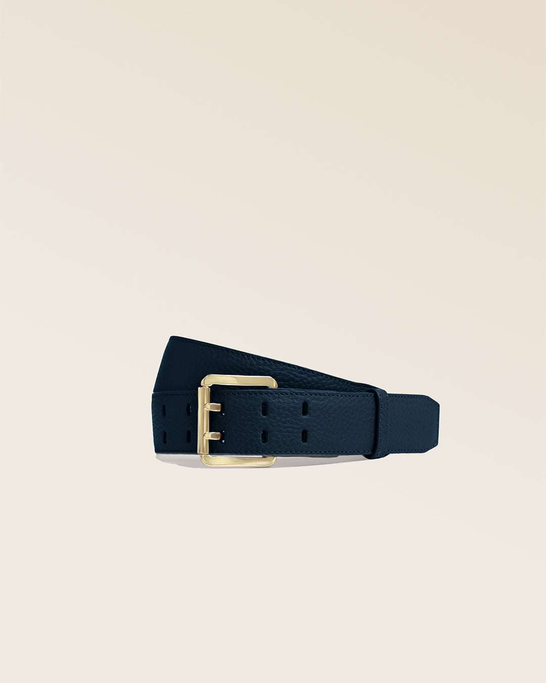 Notre ceinture London Renouard, en cuir façon vigogne marine, vue de face en studio.