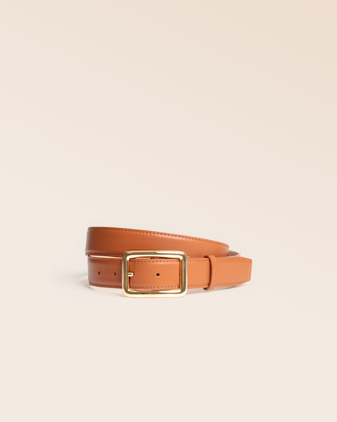 Notre ceinture Ariane en cuir vintage camel vue de face en studio.