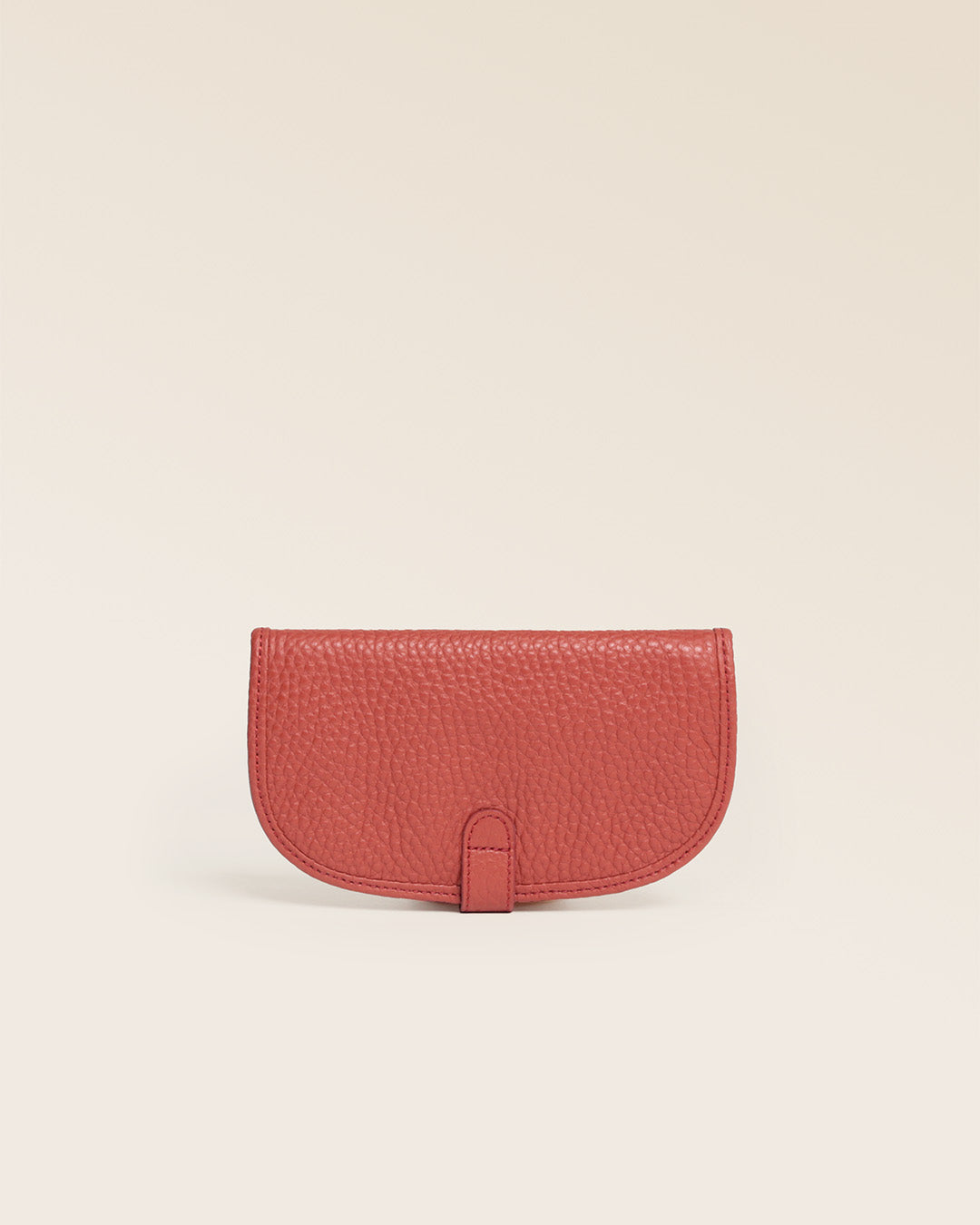 Our terracotta vicuña-style leather jewelry case seen from the back, closed in the studio.