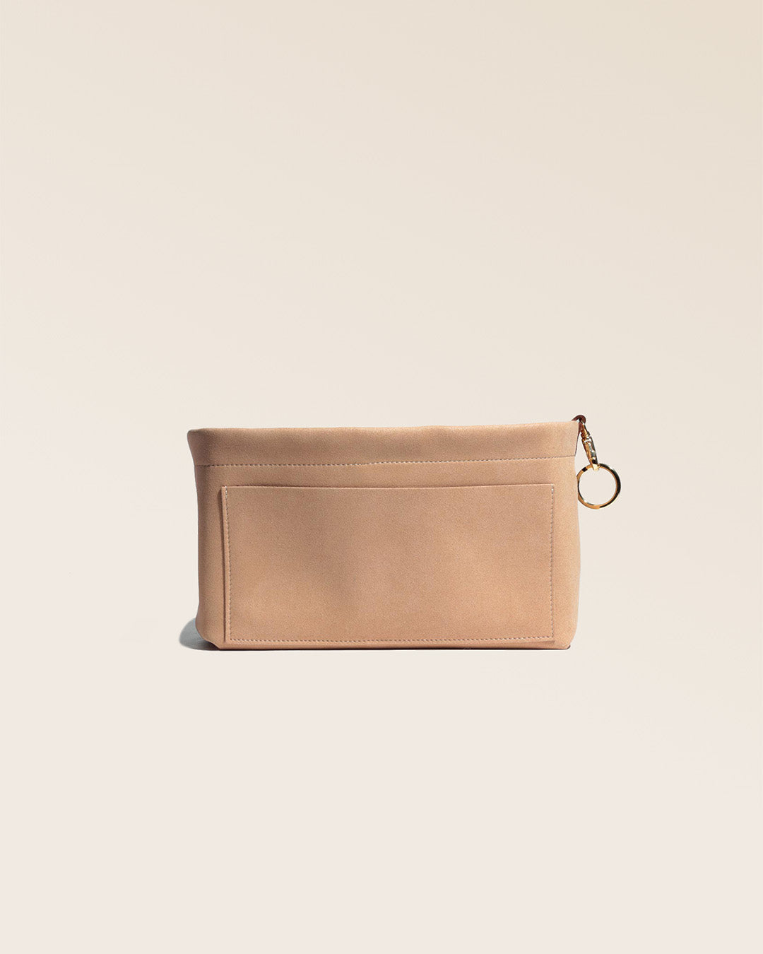 Notre organisateur de sac en toile suédine beige vu de face en studio.