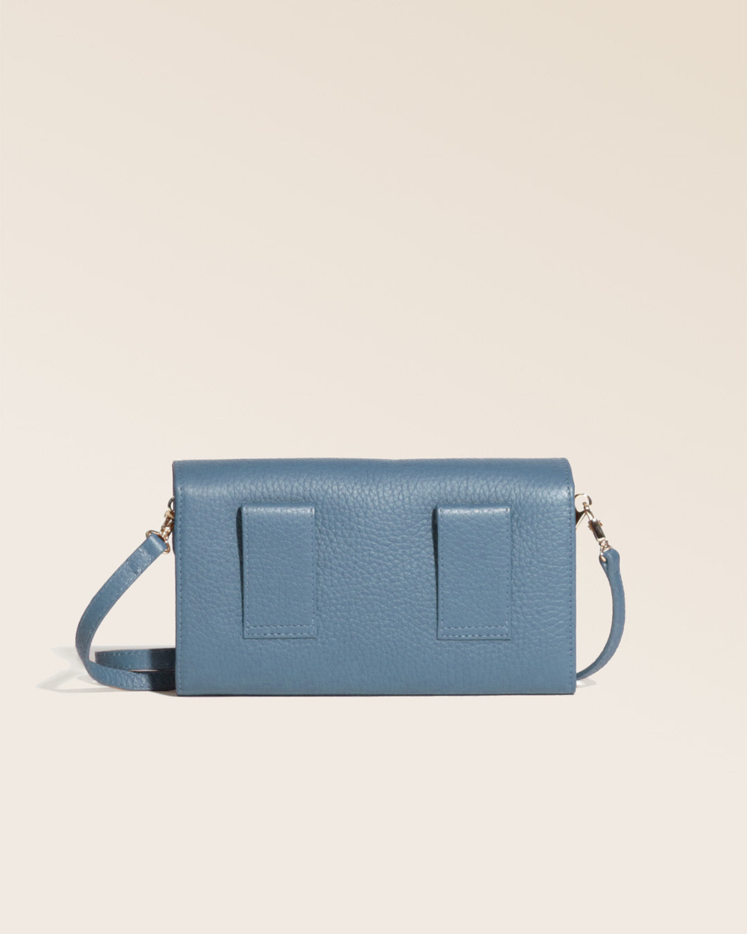 Our Raphaël clutch in cobalt-blue vicuña-style leather, seen from the back in the studio.