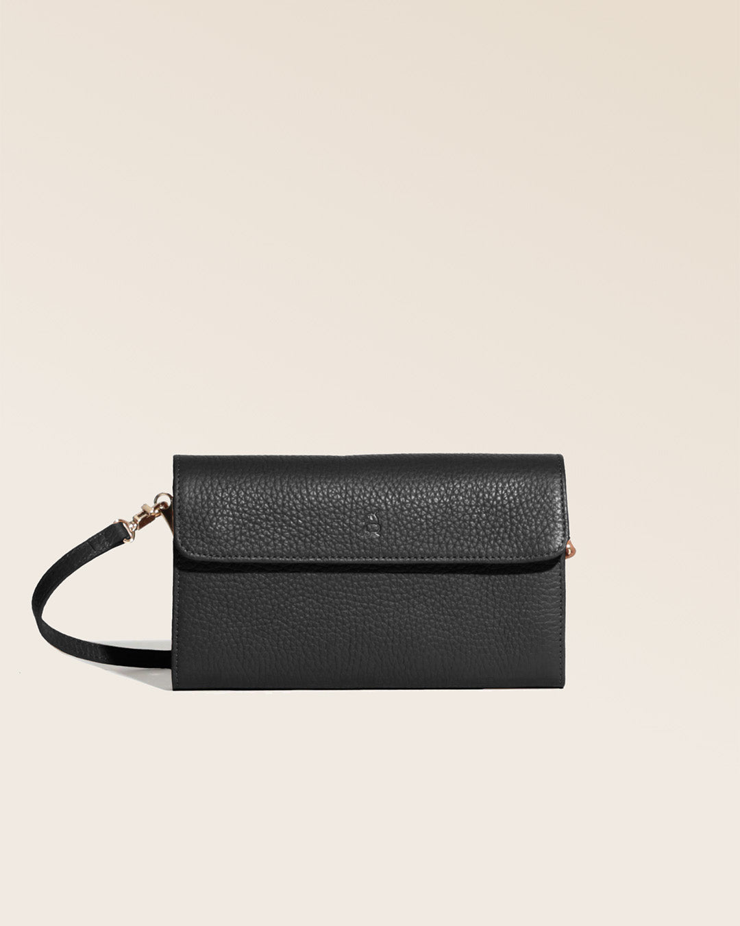 Our Raphaël clutch in black vicuña-style leather, seen from the front in the studio.