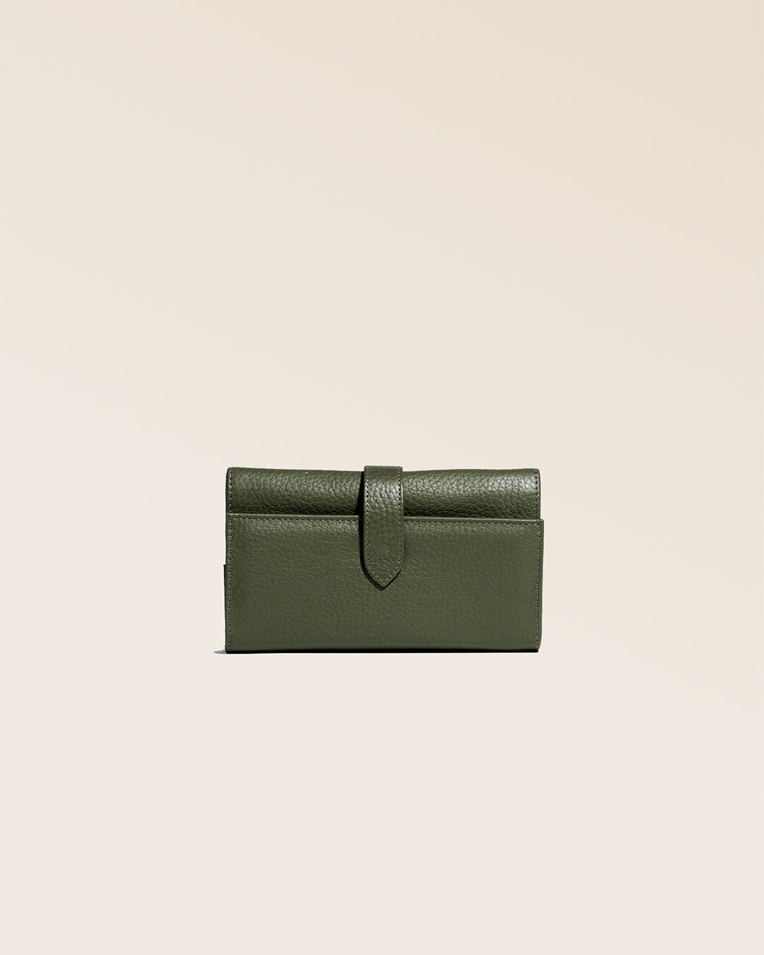 Our Adèle Renouard wallet, in khaki vicuña-style leather, seen from the front in the studio.