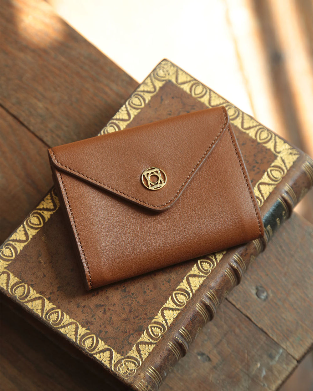 Our Ariana Renouard wallet in vintage camel leather, seen in ambiance.
