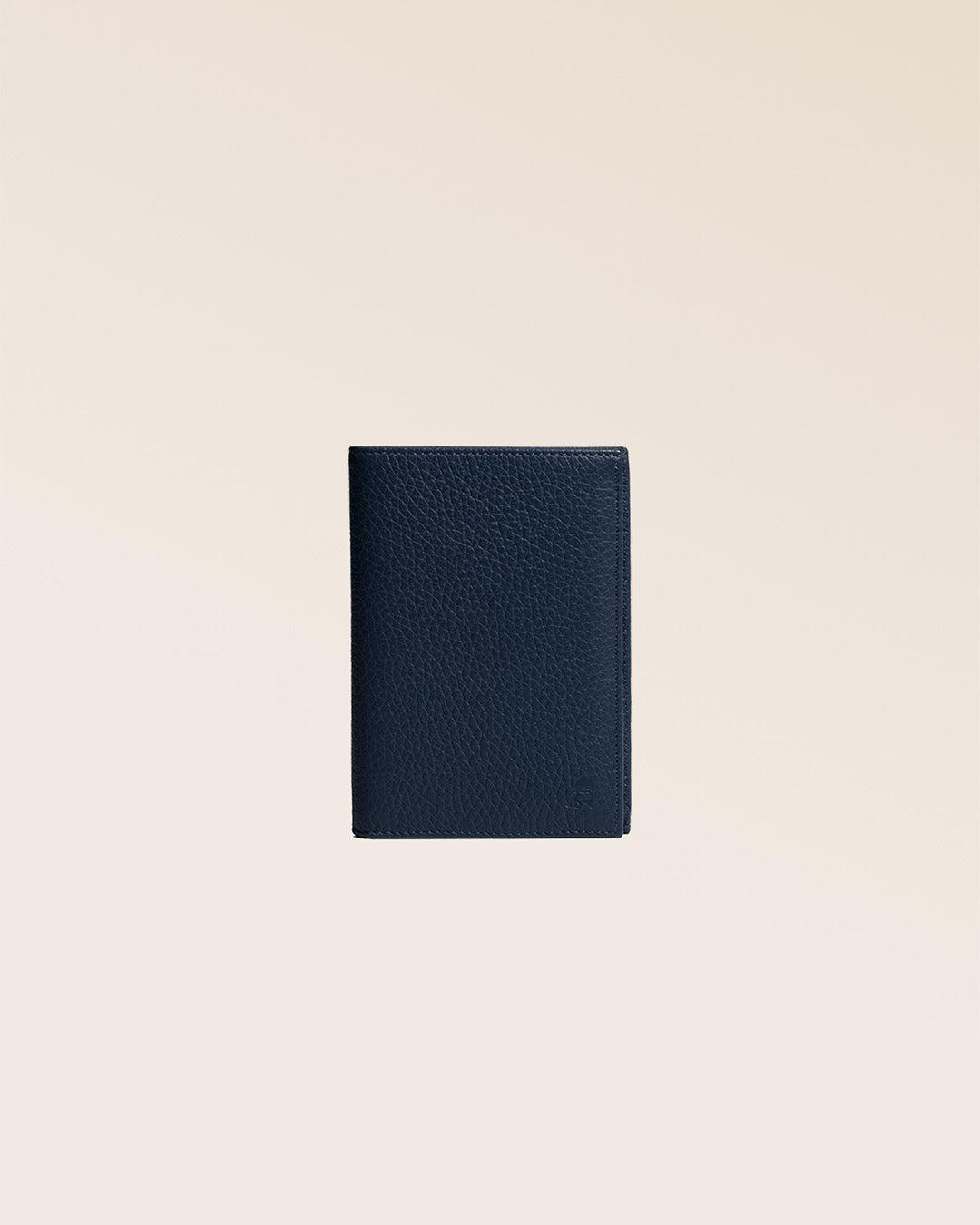 Our navy blue vicuña-style leather Papiers wallet seen from the front in the studio.