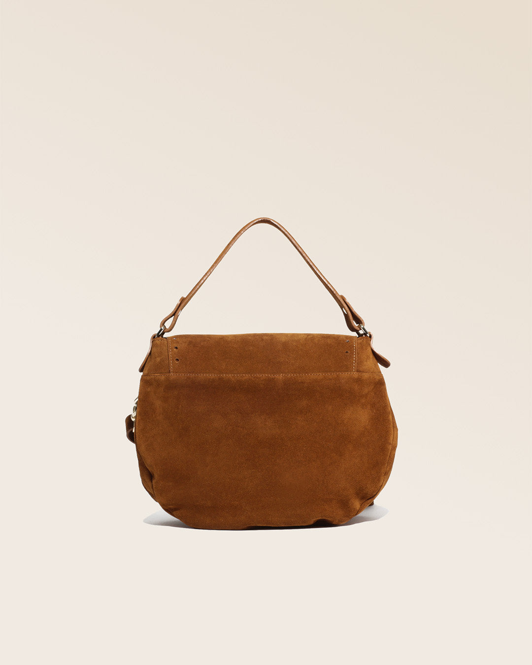 Notre sac Albane en cuir veau velours noisette vu de dos en studio.