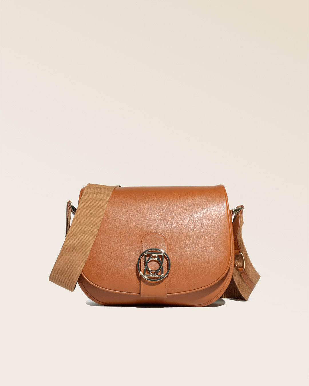 Notre sac Ascot en cuir vintage camel vu de face.