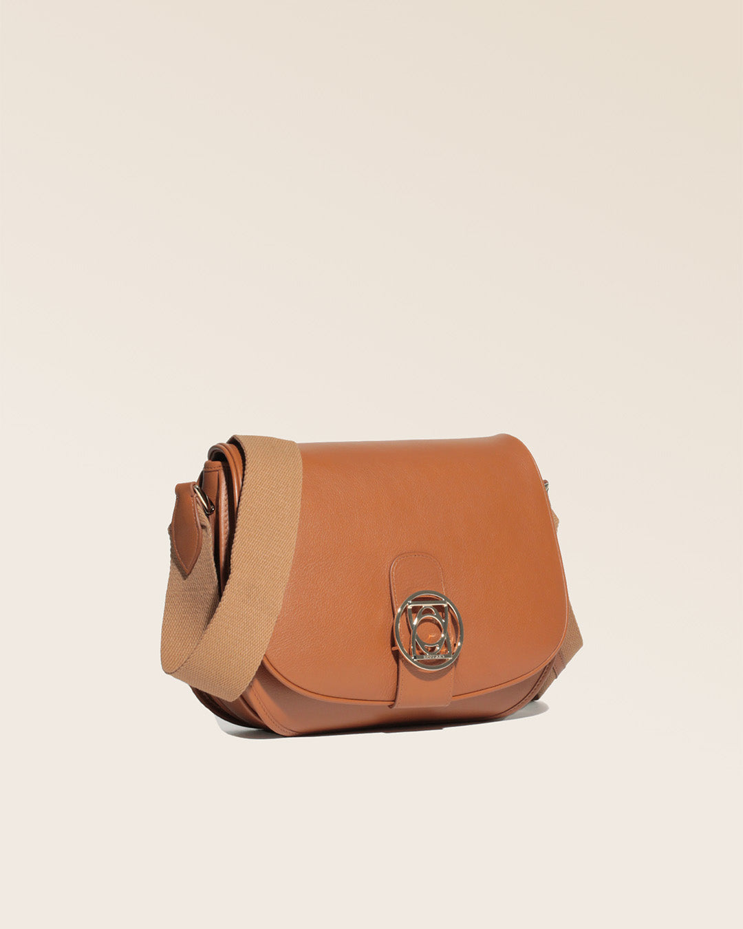 Notre sac Ascot en cuir vintage camel vu de côté.
