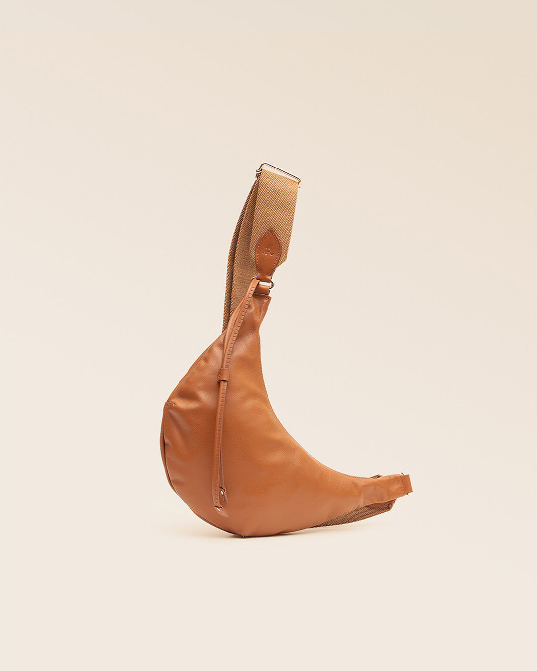Our Bihan bag in vintage camel leather, seen from the quarter in the studio.