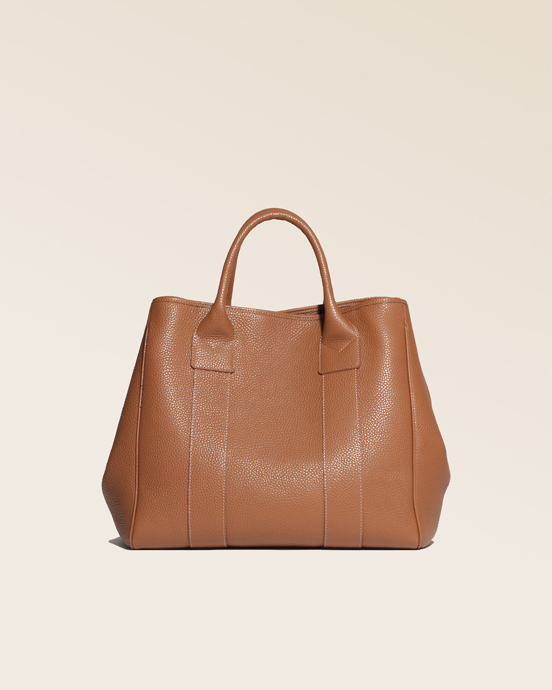 Our Max tote bag in fawn-colored vicuña leather, seen from the back in the studio.