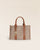 Notre sac cabas Nina Renouard en toile tweed beige et cuir vintage camel, vu de face en studio.