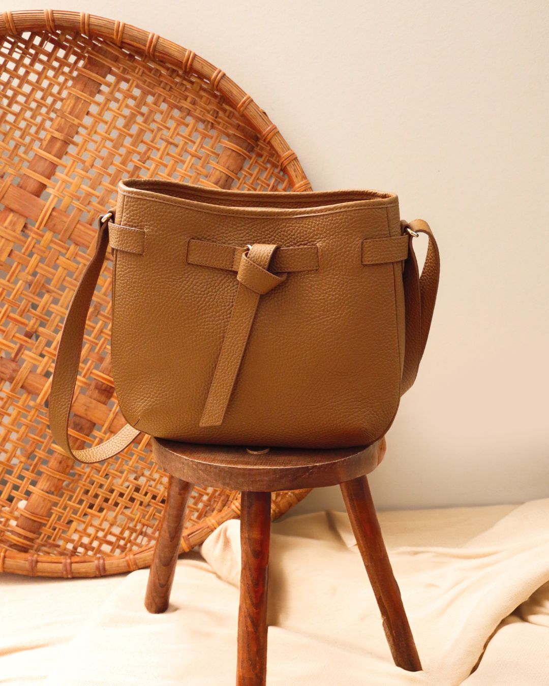 Our Cameron bag in fawn-colored vicuña leather, seen from the front.