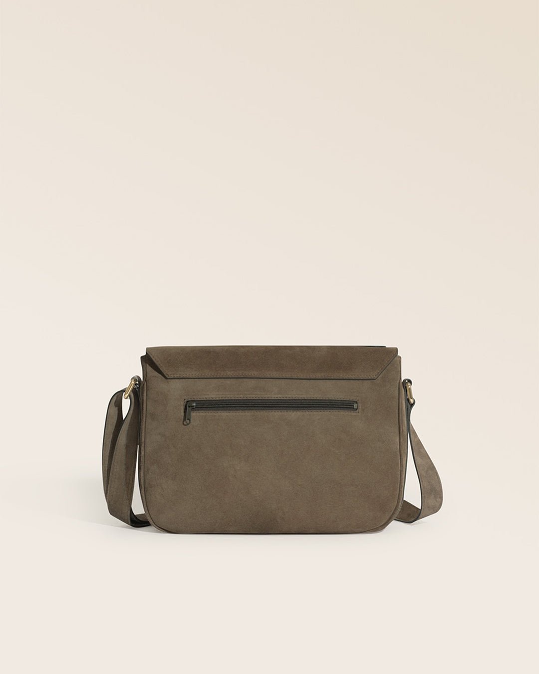 Notre sac Casaque Renouard en cuir veau velours truffe et cuir lisse noir, vu de dos en studio.