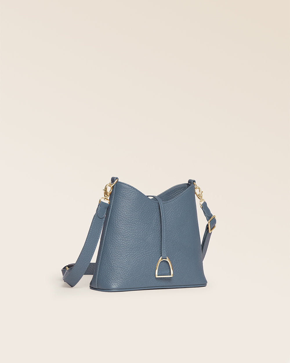 Our Cob Renouard bag in its Mini version, in cobalt-blue vicuña-style leather and leather shoulder strap; seen from the quarter in the studio.