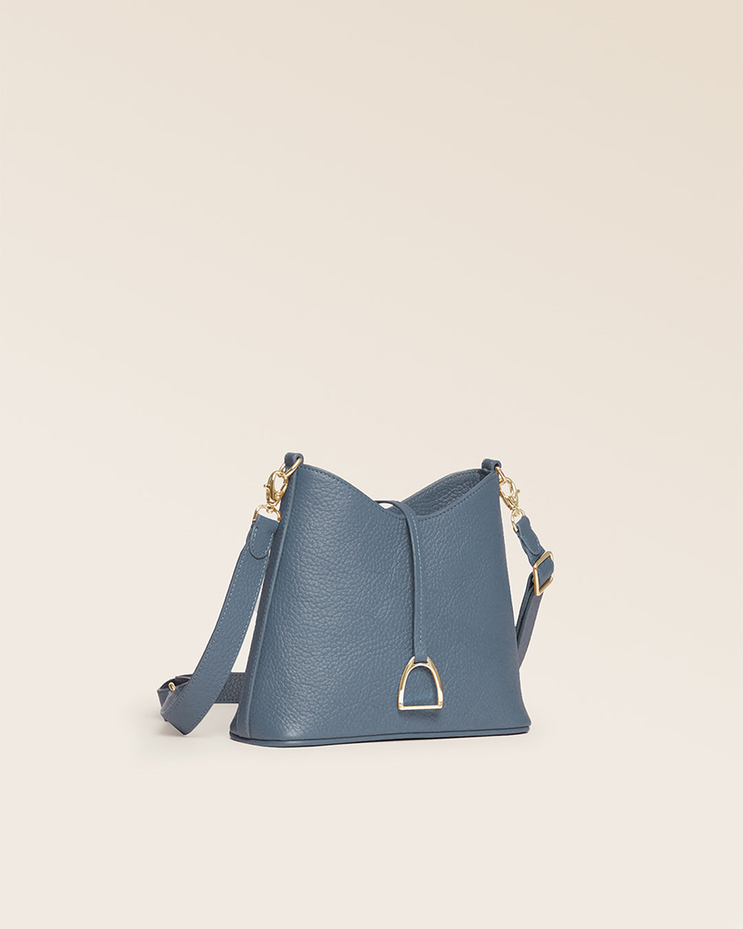 Our Cob Renouard bag in its Mini version, in cobalt-blue vicuña-style leather and leather shoulder strap; seen from the quarter in the studio.