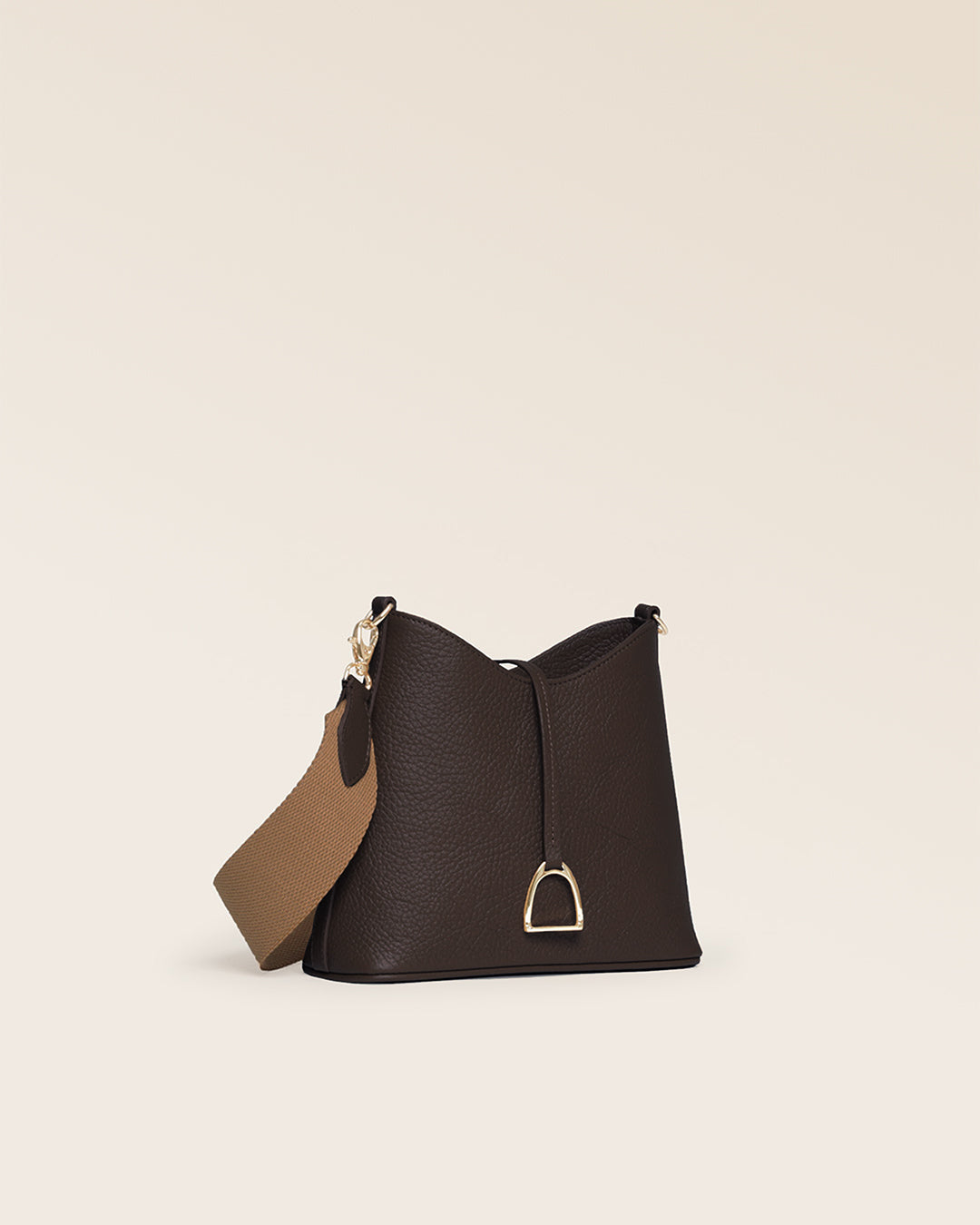 Our Cob Renouard bag in its Mini version, chocolate vicuña-style leather and cotton shoulder strap; seen from the quarter in the studio.