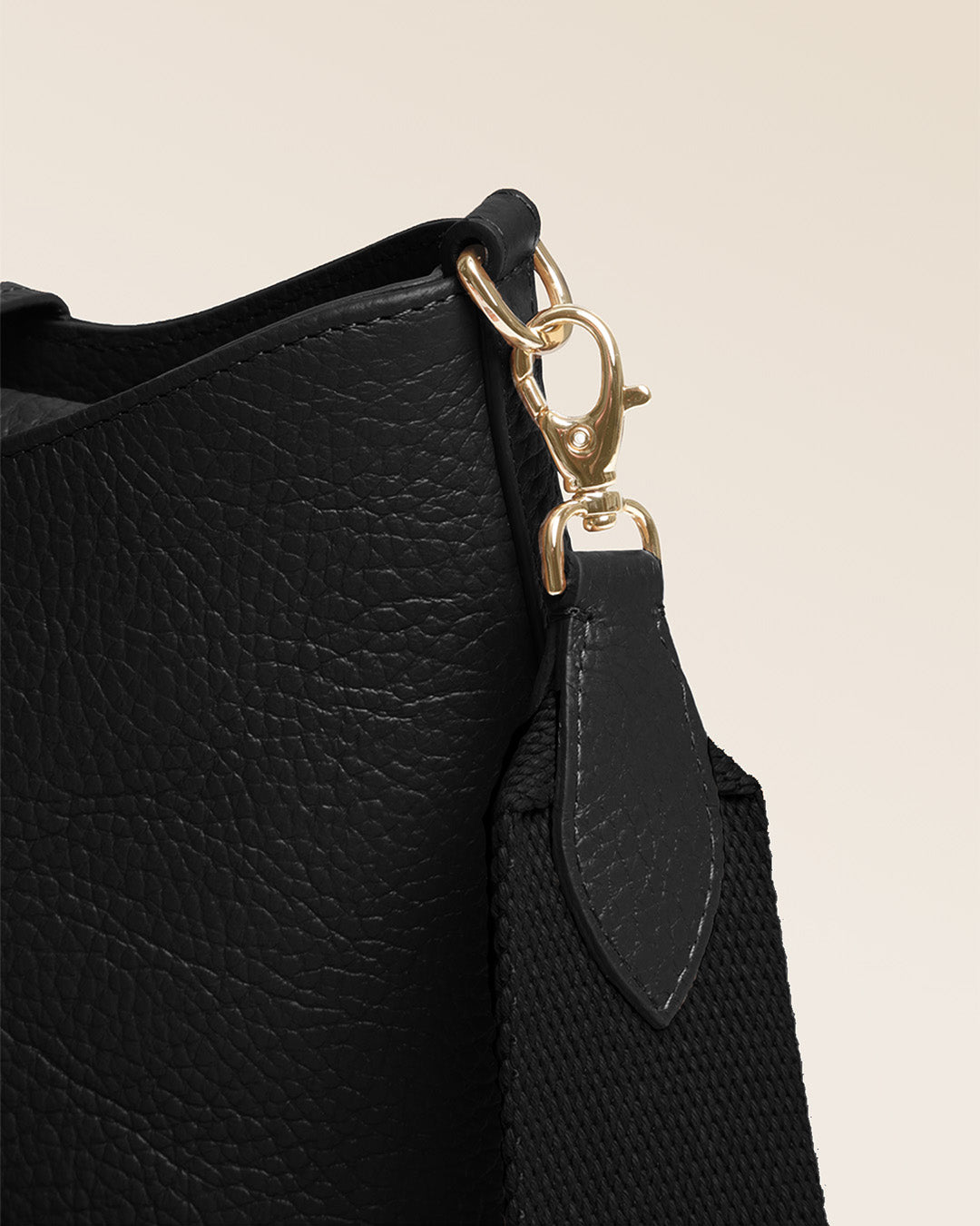 Our Cob Renouard bag in its Mini version, black vicuña-style leather and leather shoulder strap; seen up close in the studio.