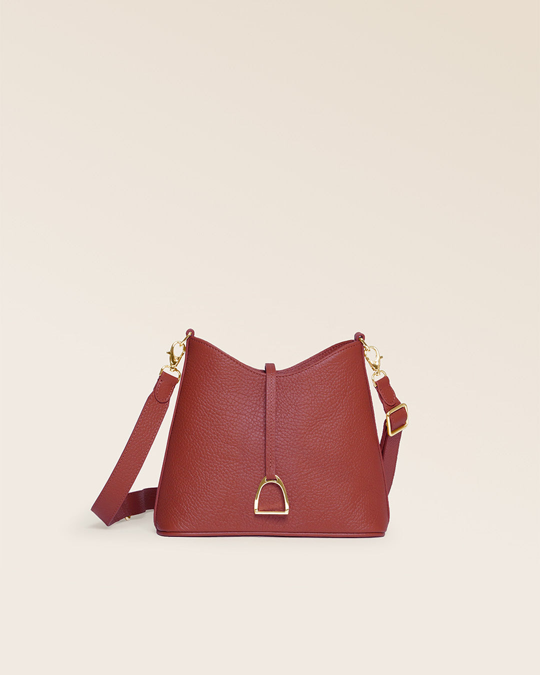 Our Cob Renouard bag in its Mini version, terracotta vicuña-style leather and leather shoulder strap; seen from the front in the studio.