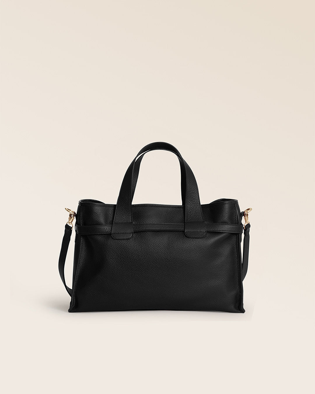 Notre sac Constance Renouard en cuir façon vigogne noir, vu de dos en studio.