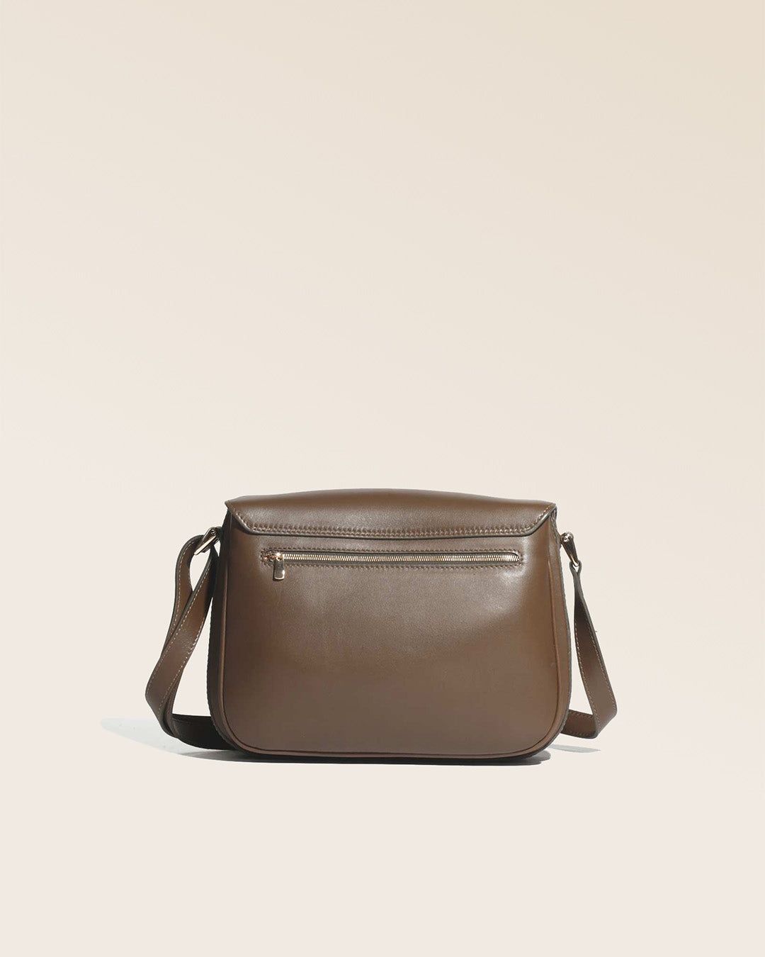 Notre sac Cornouaille en cuir lisse truffe vu de dos.
