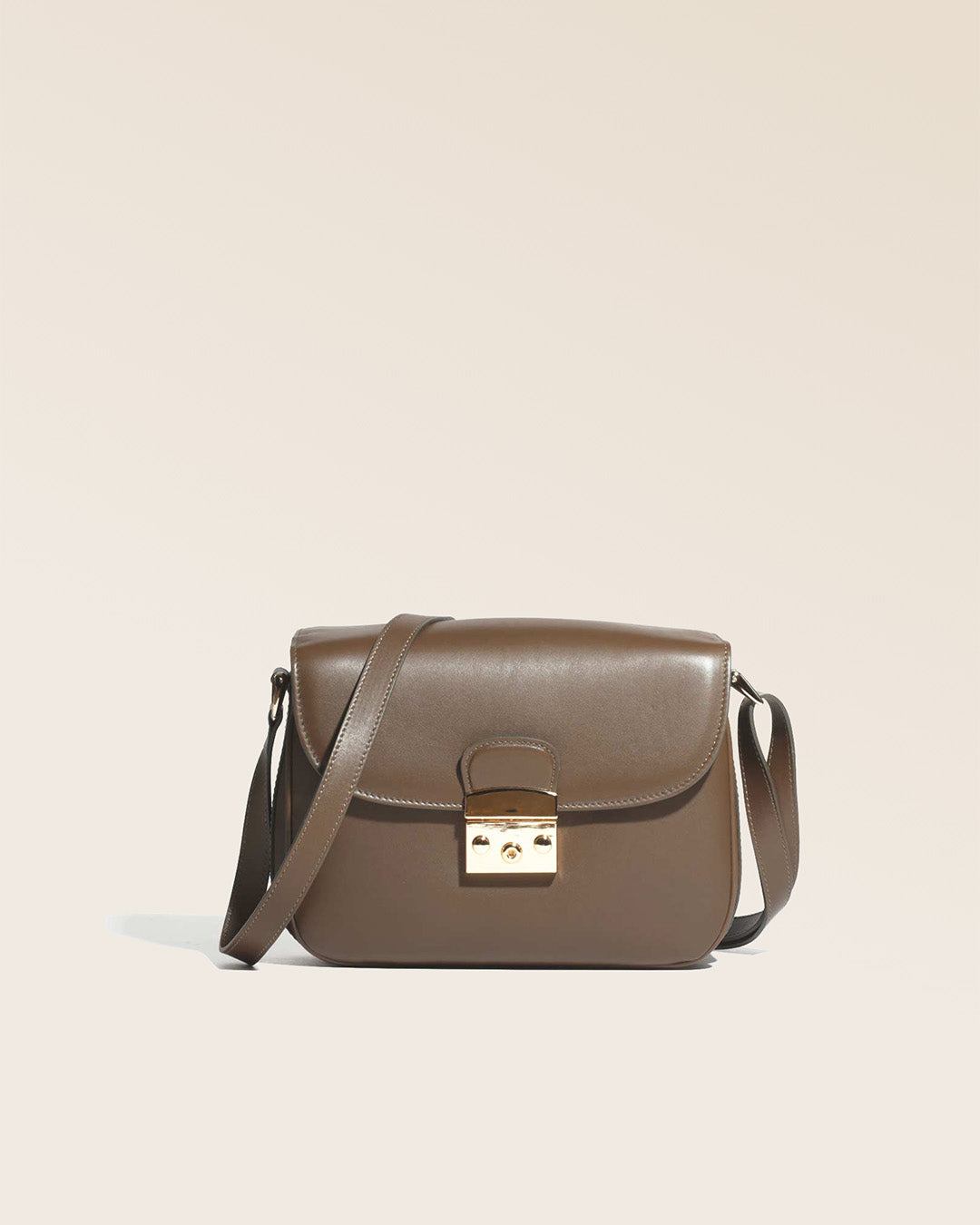 Notre sac Cornouaille en cuir lisse truffe vu de face.