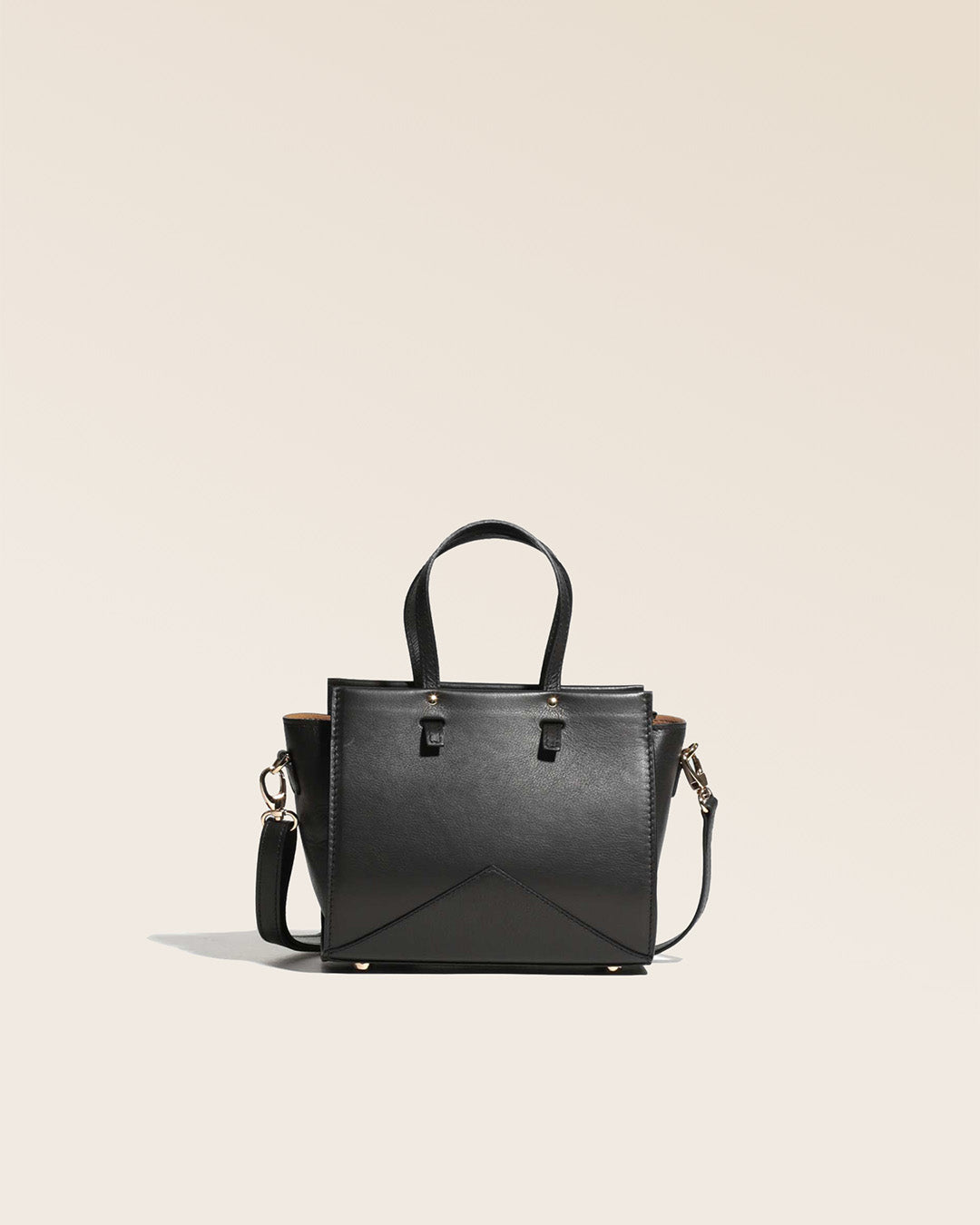 Our black smooth leather Croisière bag seen from the back.
