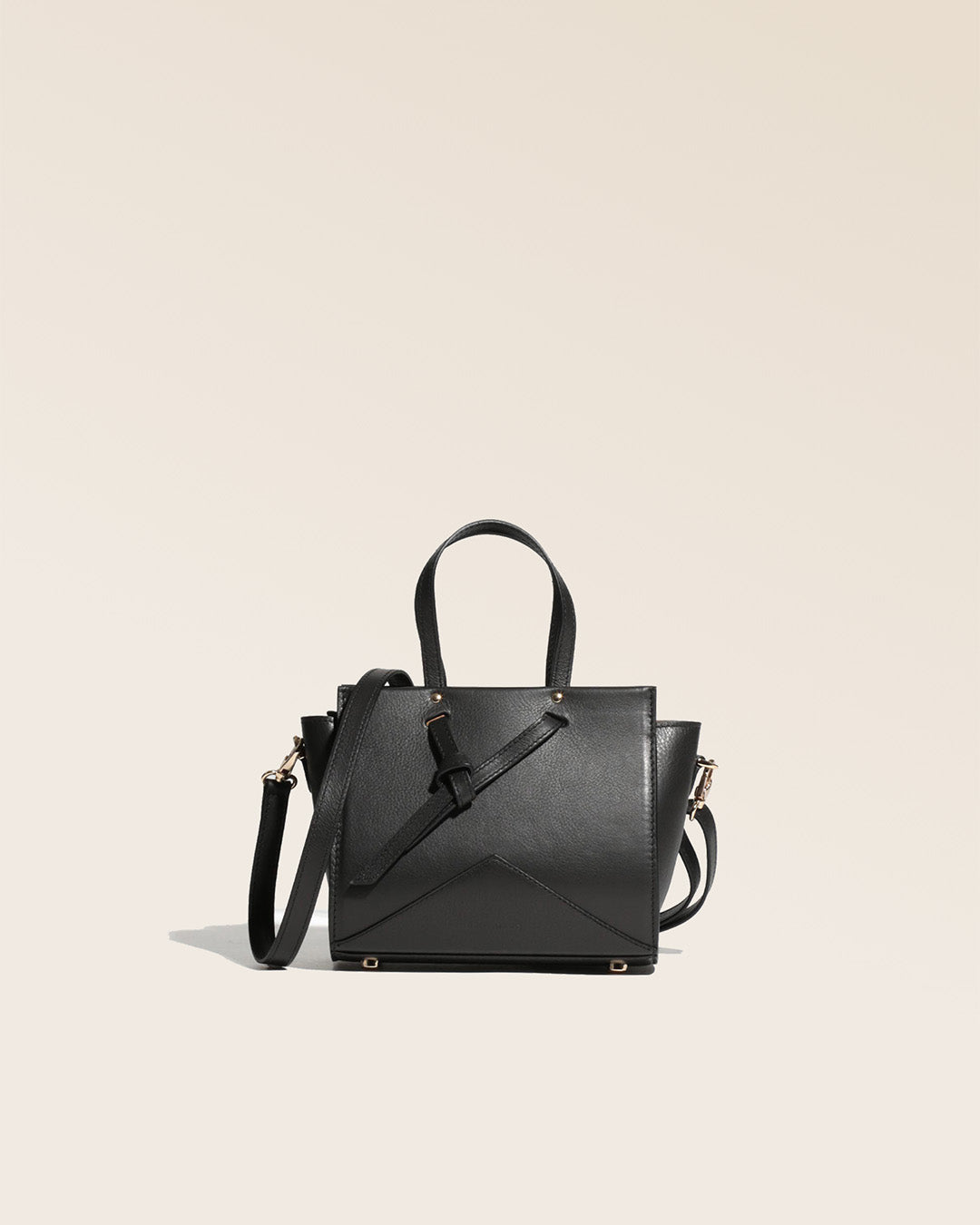 Our Croisière bag in smooth black leather, seen from the front.