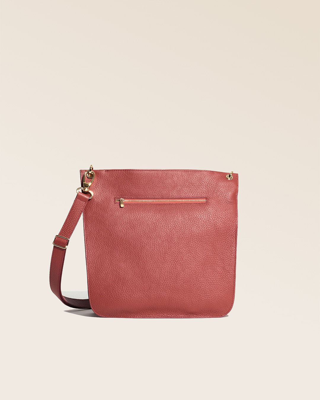 Our Hermine bag in terracotta vicuña-style leather, seen from the back.