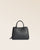 Notre sac Ker Balmoral en cuir façon vigogne noir vu de face en studio.
