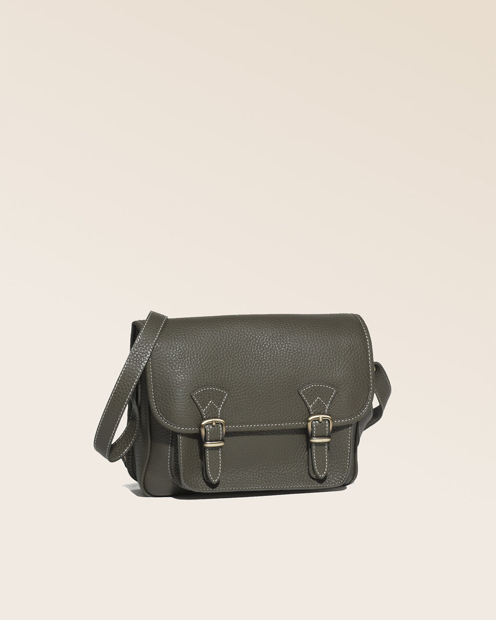 A quarter view of our Korrigan bag in khaki vicuña-style leather.