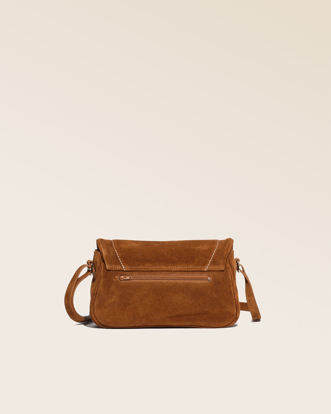 Notre sac Lou en cuir veau velours noisette vu de dos.