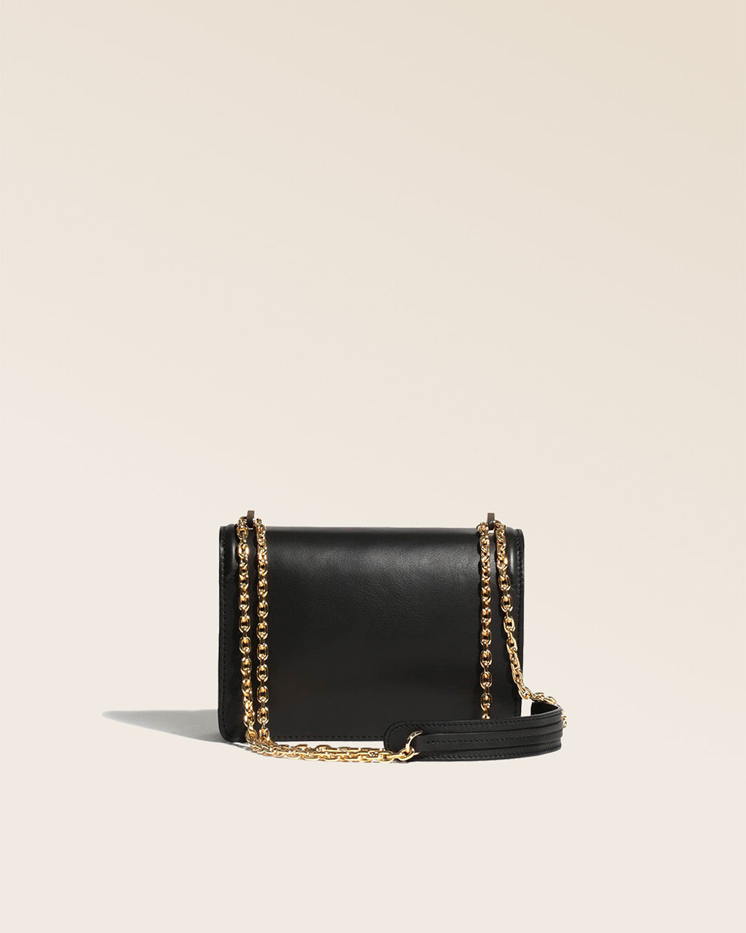 Notre sac Milan en cuir lisse noir vu de dos.