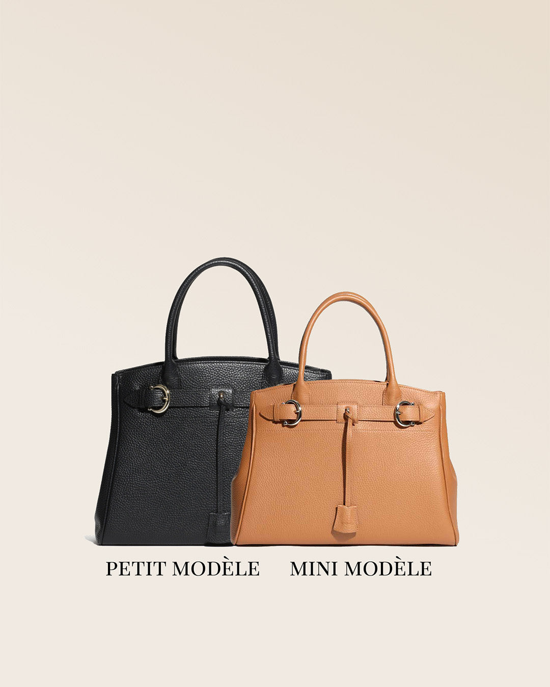 Comparez nos sacs Prestige petit et mini modèles en cuir avec ce visuel de face en studio.