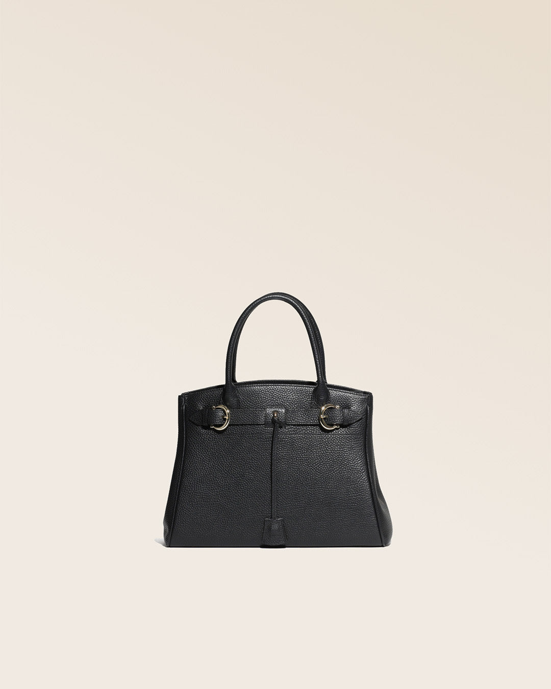 Notre sac Prestige mini modèle en cuir façon vigogne noir vu de face en studio.