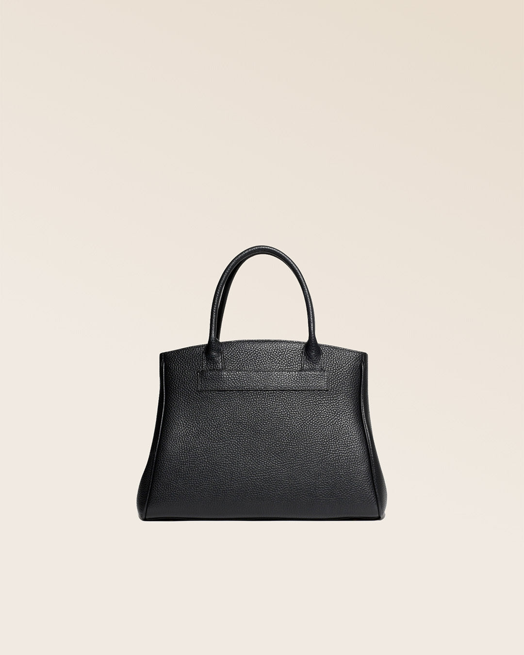 Notre sac Prestige petit modèle en cuir façon vigogne noir vu de dos en studio.