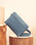 Notre sac Touline en cuir façon vigogne bleu cobalt vu en photo d'ambiance.