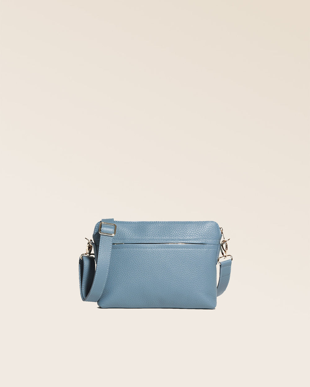 Notre sac Touline en cuir façon vigogne bleu cobalt vu de face en studio.
