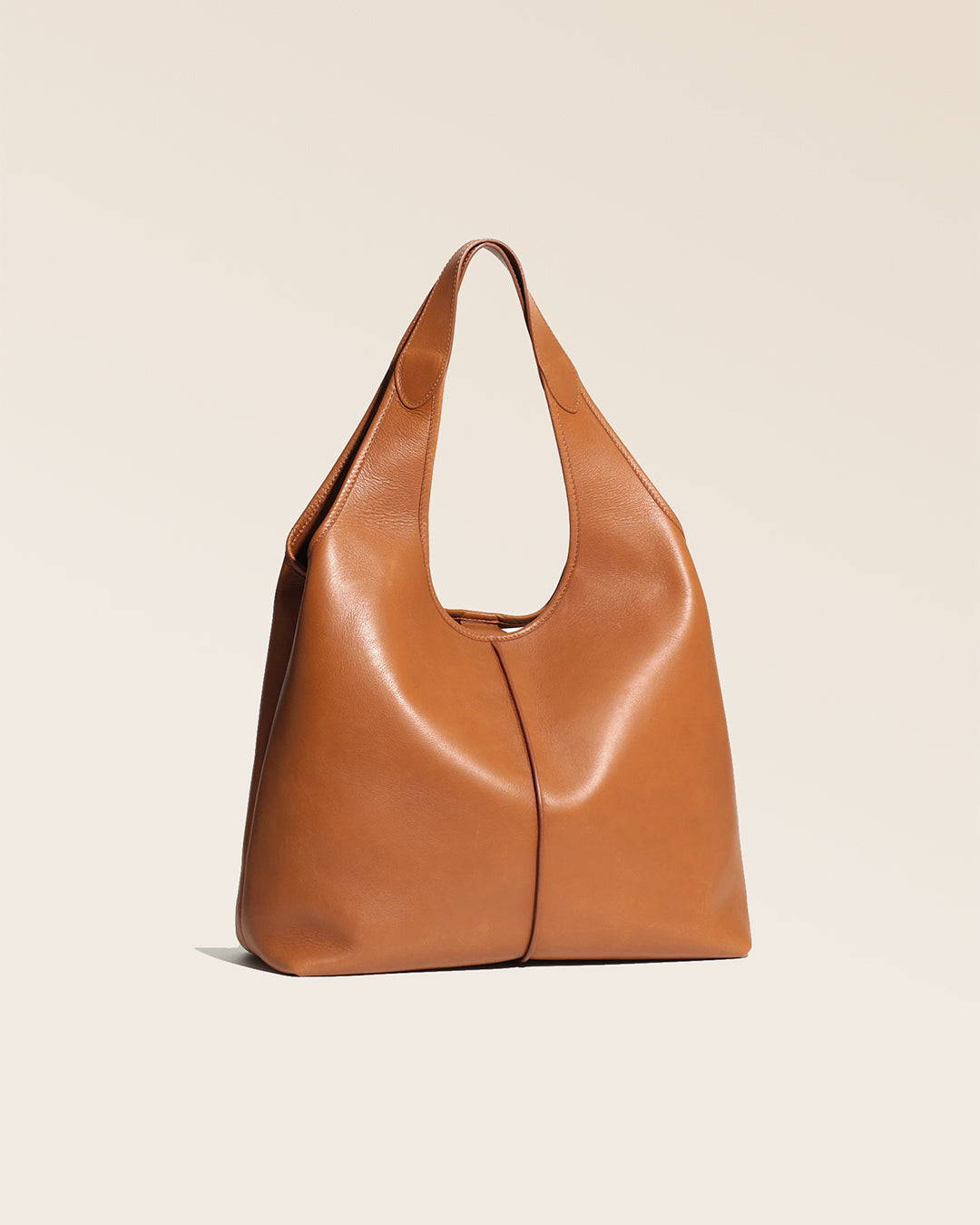 Our Valentine Renouard bag, in vintage camel leather, seen from the quarter in the studio.