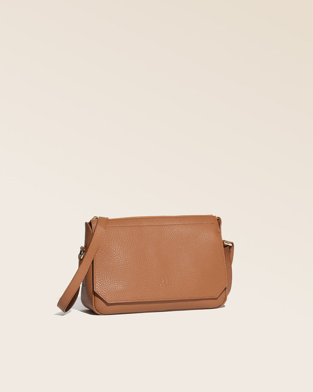 A quarter view of our Vendôme bag in fawn-colored vicuña leather.