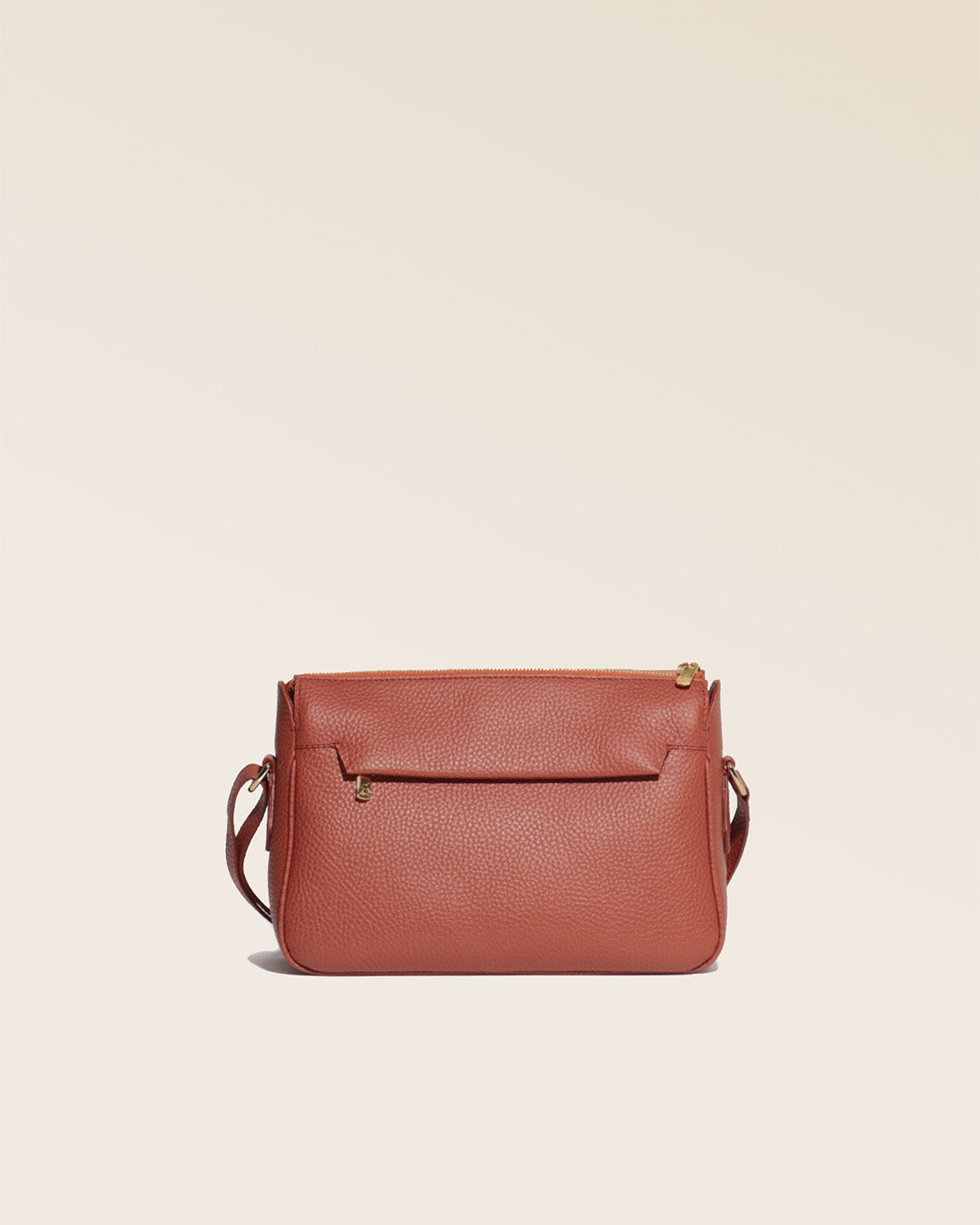 Notre sac Vendôme en cuir façon vigogne terracotta vu de dos.