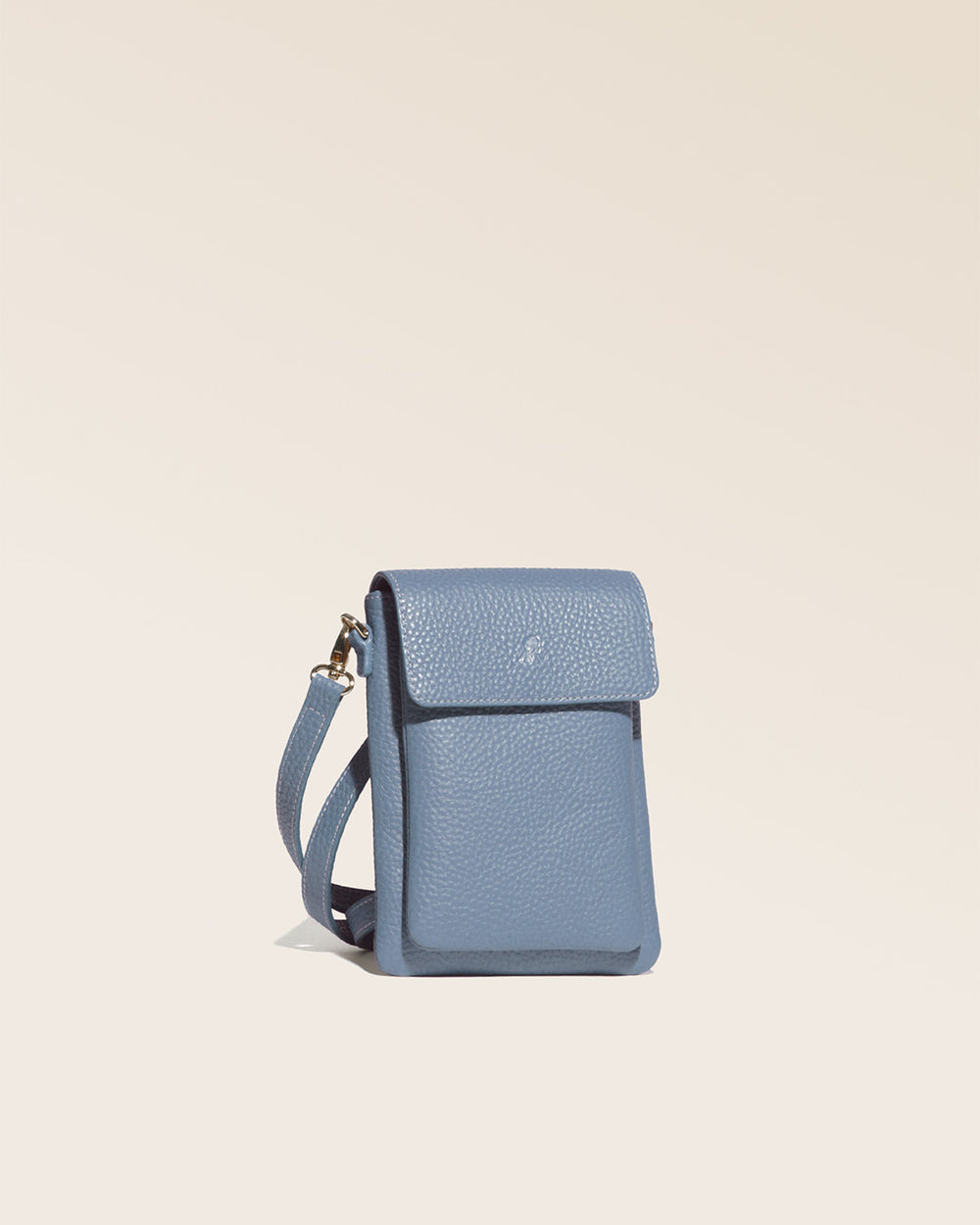 Our seagull clutch bag in cobalt-blue vicuña-style leather, seen from the studio quarter.