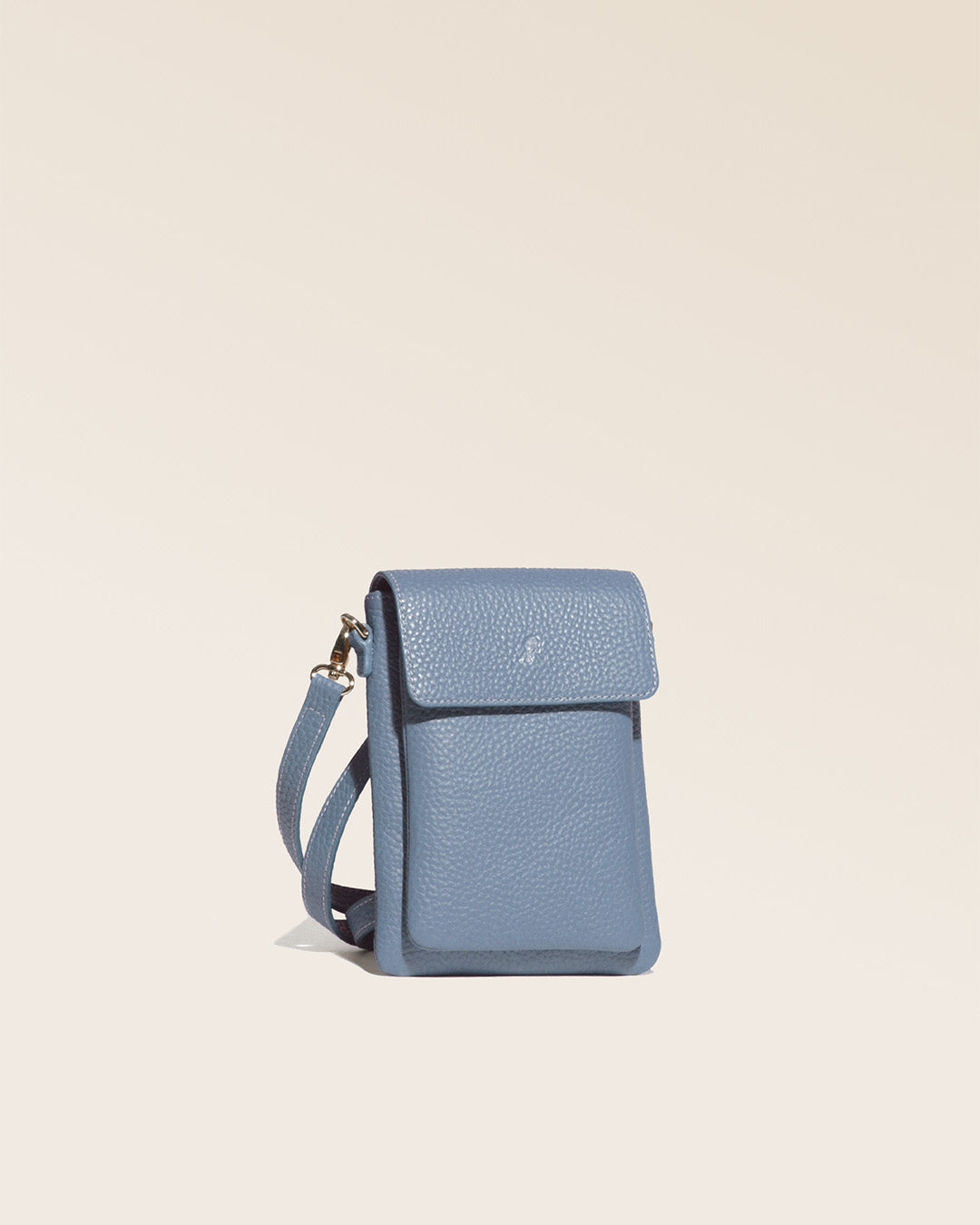 Our seagull clutch bag in cobalt-blue vicuña-style leather, seen from the studio quarter.