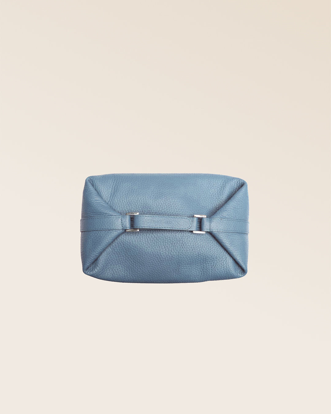 Notre trousse de voyage Renouard en cuir façon vigogne bleu cobalt vue du dessus en studio.