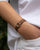 Notre Bracelet Capsule en cuir vigogne fauve nickelé, vu portée.