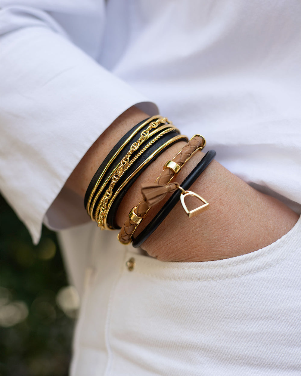Nos bracelets Dolce Vita et Jumping en cuir noir, Lisbonne camel vus portée.