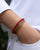 Notre bracelet Mohican en cuir d'agneau tressé Terracotta et le bracelet Pacôme en cuir fauve vus portée.
