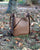 Le sac Emilie Renouard en cuir façon vigogne fauve, vu de face en ambiance.