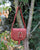Le sac Licol Renouard en cuir façon vigogne terracotta, vu en ambiance.